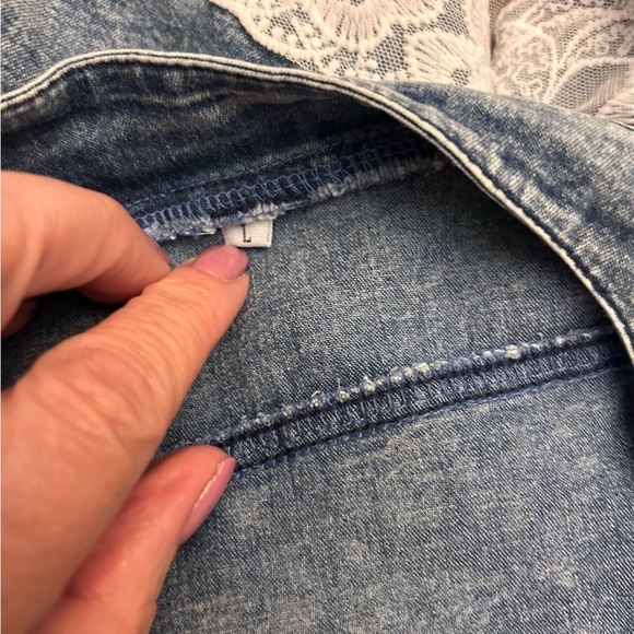 Slim Stitching Denim Top Blouse Long Sleeve Pearl Neckline & Lace Trim Size L - Picture 10 of 13